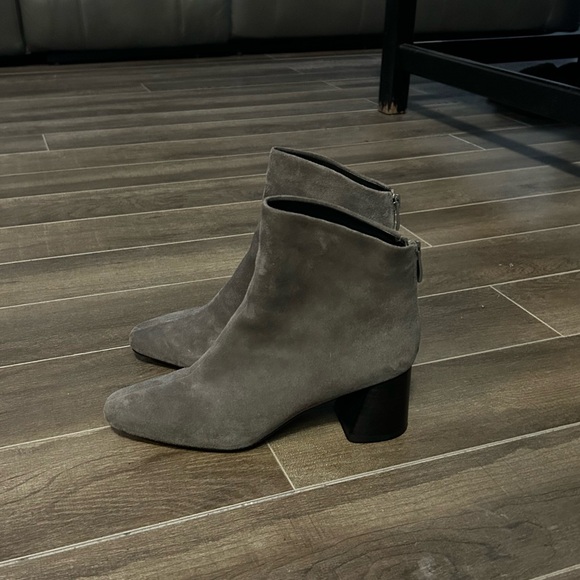 Millie’s suede boots - Picture 2 of 15